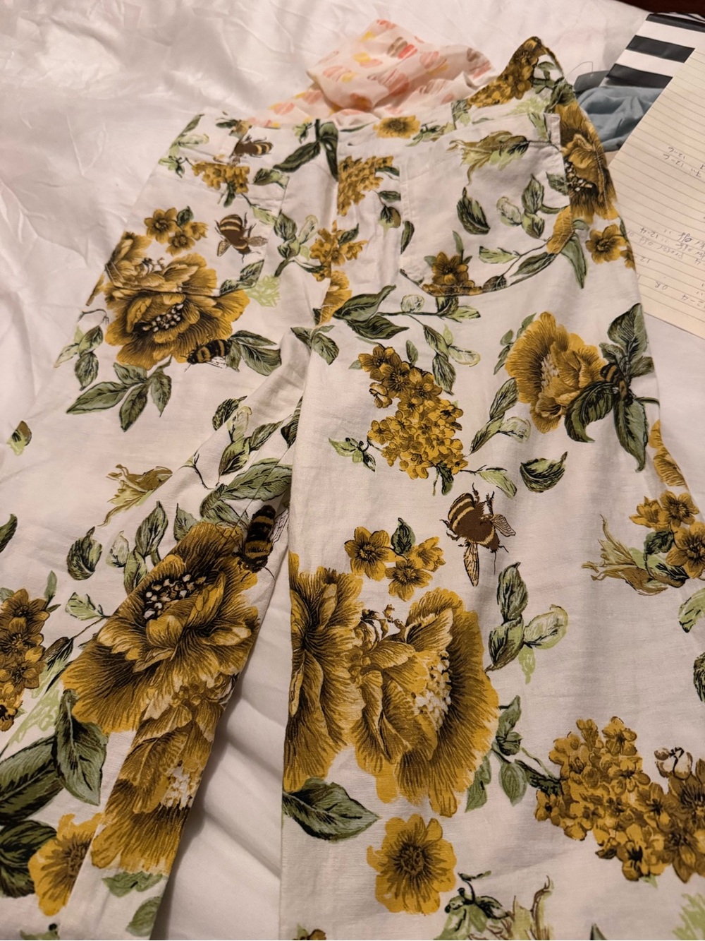 New- Mauve White Wide-Leg Pants with Yellow Floral Print - Picture 4 of 7